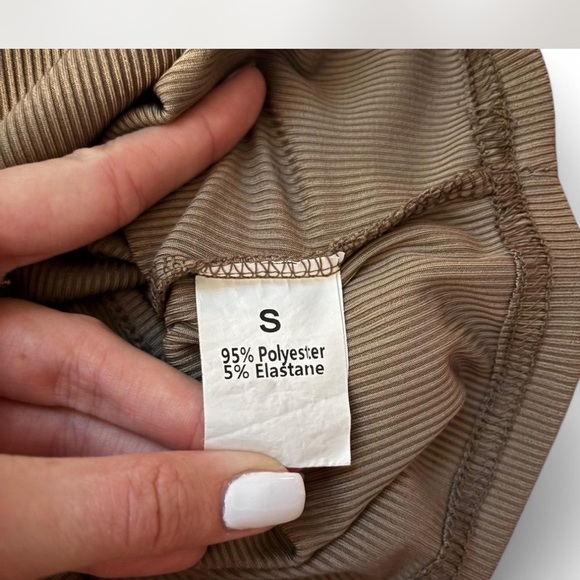 Cream Ribbed Crop Top with Versatile Style - Picture 2 of 2